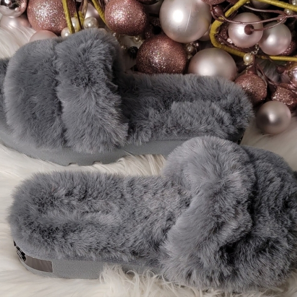 Michael Kors Women's Alfie Fluffy Cozy Faux Fur Lug Sole Slide Slippers new - Picture 1 of 13